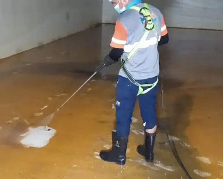 water tank cleaning dubai 1 2